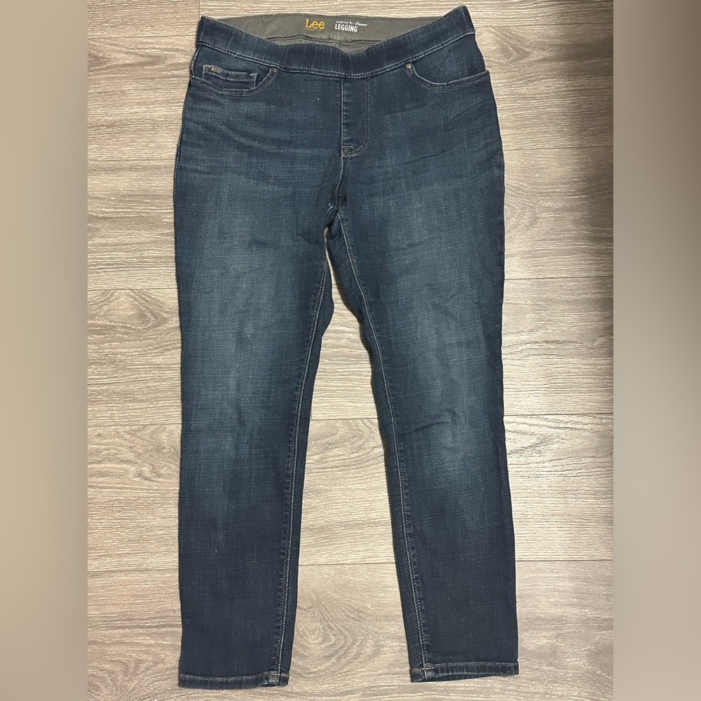 Lee Midrise Fit Dream Legging Size 10 Short